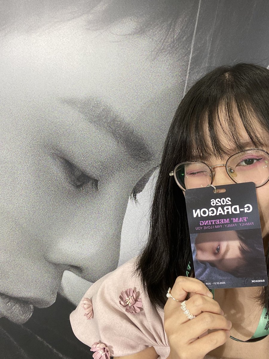 trangkwon1817's tweet photo. Kỉ niệm tết xuân đầu năm bên anh 🐉🥰🌸🌼 @IBGDRGN 

#지드래곤 #지디 #권지용 
#GDRAGON #GD #KWONJIYONG 
#權志龍  #ジヨン #FAMMEETINGinBKK https://t.co/E3B5HO0BOd