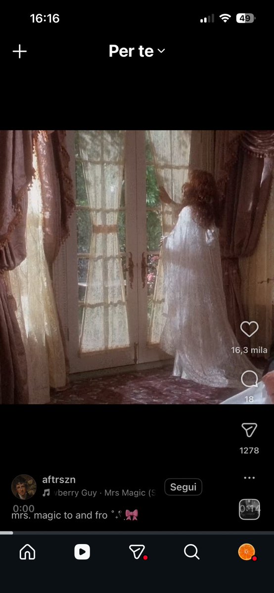 io boss finale dei film demenziali perché mi capita sto video aesthetic coquette con questa immagine al primo frame e dopo un millisecondo ho pensato “ma questo è dracula morto e contento” controllo i commenti ed era quello bè cosa dire… 𝓬𝓲𝓷𝓮𝓹𝓱𝓲𝓵𝓮… 🕯️🥀