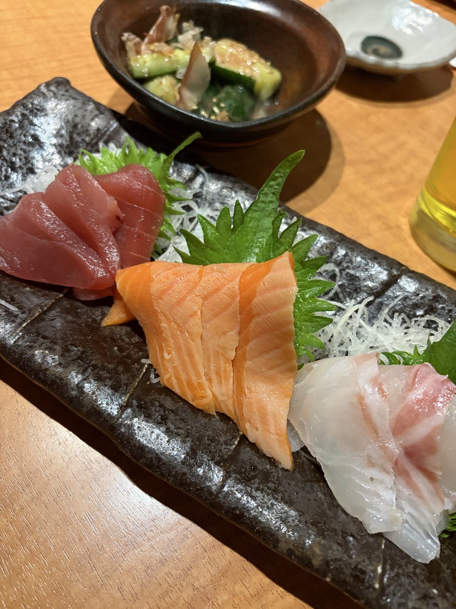 久しぶりに飲みに🍺
久しぶりすぎて今はそうなってんのか知らんのやけど食べ終わってもないのに閉店近い時間やから先に会計とか言われるのは今時なんかしら？😂
まぁ俺も働いてる側やったらはよ帰って〜って思うんやろなってのは内緒🤫笑