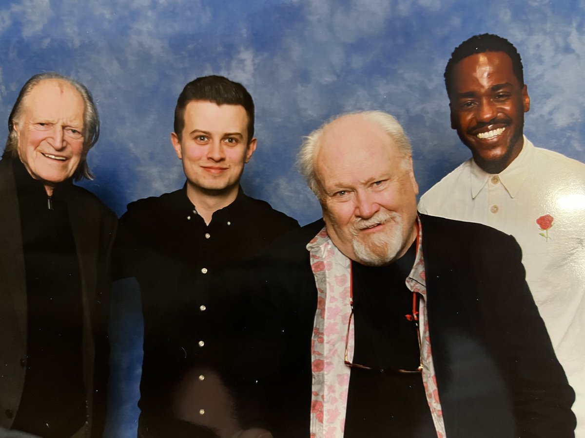 nerddenreal's tweet image. I met Three Doctors today at London Comic Con 

#DoctorWho #DrWho