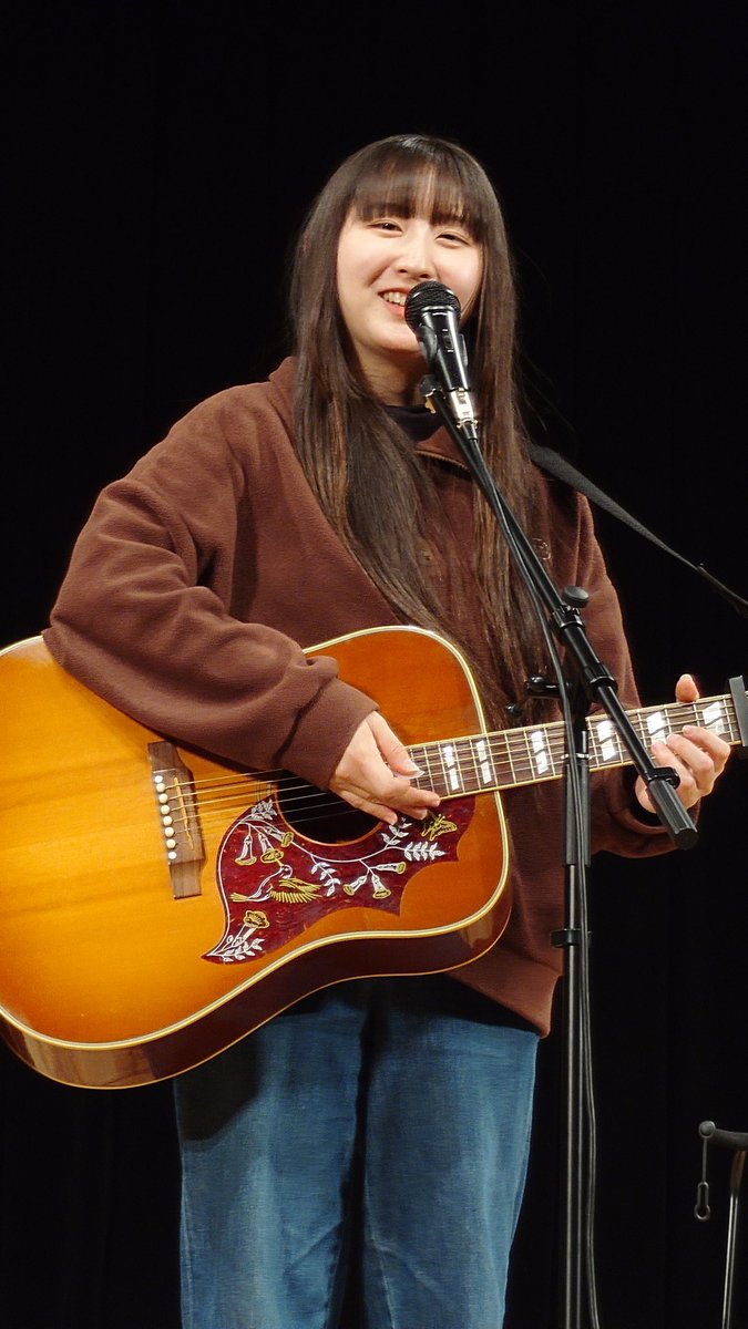 hqs23SXl4ulgD6F's tweet photo. 2026.3.1(日)Spring Dusk Music Live@和歌山県民文化会館 その3
歩暖さんのステージはオリジナル曲3曲でした❗️新曲の春さかり🌸も聴けました😁アンコールはリベンジ叶ってみかんの木の下で🍊歌ってくれました👏
@mkn_yousei
#歩暖
#SpringDuskMusicLive
#和歌山県民文化会館 https://t.co/UbSiTpXdhJ