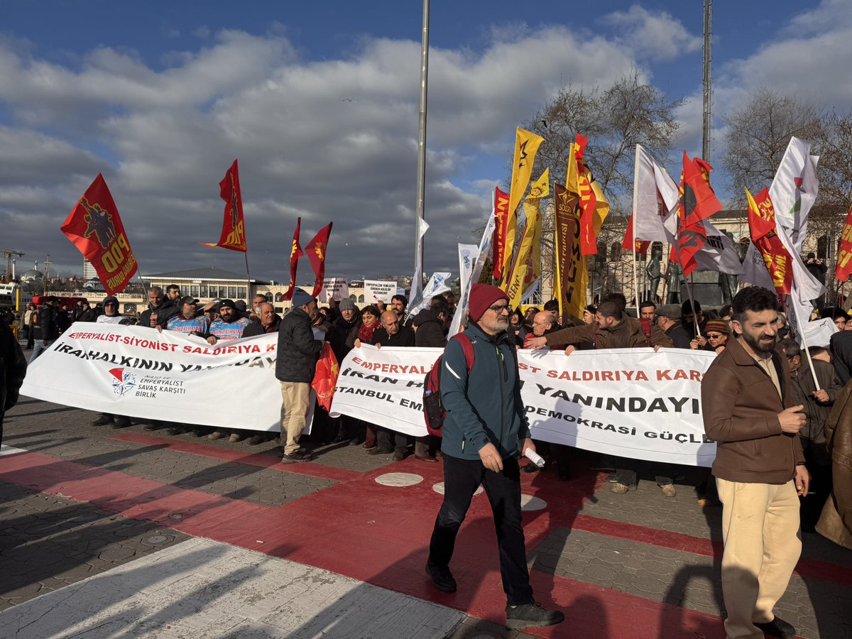 emepmaltepe's tweet photo. Emperyalist ve siyonist saldırganlığa karşı İran halkının yanındayız!

Emperyalist saldırıları ve gerici iktidarları püskürtecek tek güç uluslararası işçi sınıfının ve dünya halklarının mücadelesidir!

#SavaşaHayır 
#İranHalkıYalnızDeğildir

@emepistanbul 
@emekpartisi https://t.co/ifcCWdWyMa