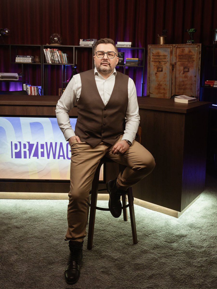 BUM! Do naszego zespołu dołączył Paweł Blajer! 🔥 Z wykształcenia adwokat i ekonomista. W mediach od 20 lat. 

Paweł Blajer będzie jedną z twarzy nowego kanału PRZEWAGA. Premiera już 3 marca.