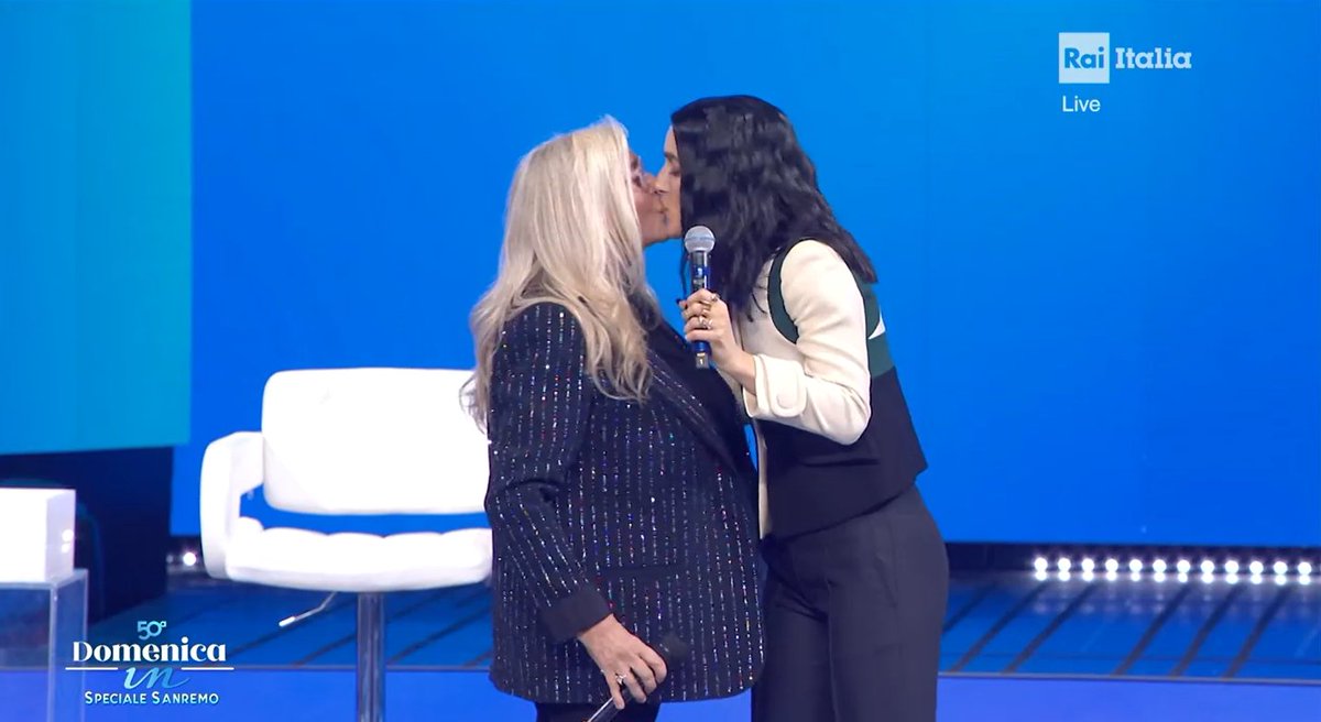 sergiomarcoc's tweet photo. ++IL BACIO TRA MARA E LEVANTE++

#domenicain #sanremo2026 https://t.co/A2EsjJznCq