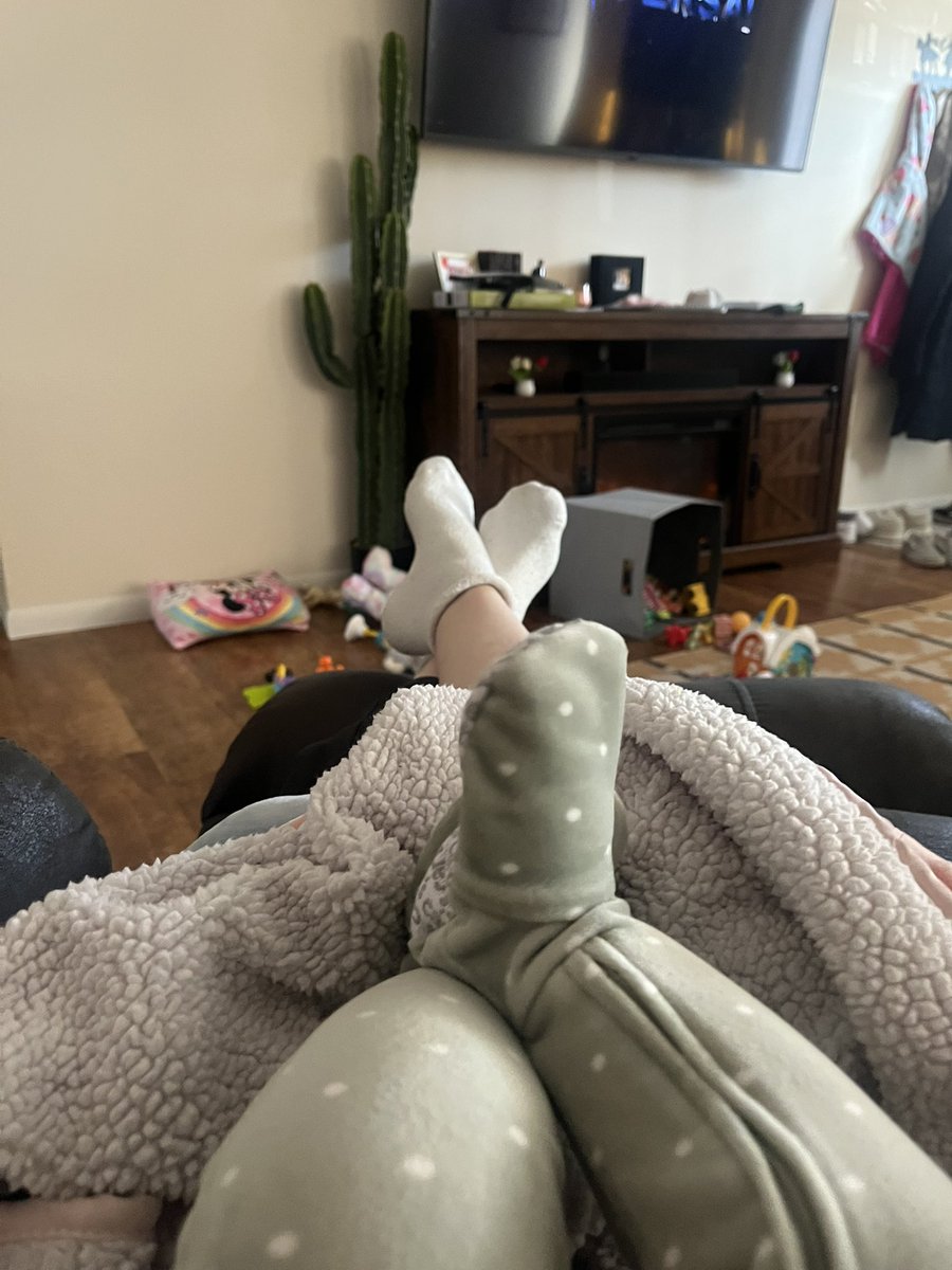 TaylorAlbain1's tweet photo. Peak Sunday morning https://t.co/zqYF6kUG0q