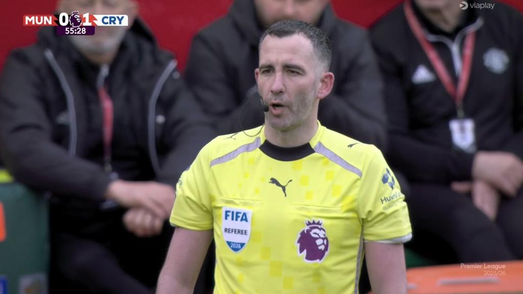 isolde987's tweet image. Chris Kavanagh is the worst Premier League's referee...
The foul was out of the box and Lacroix never hold Cunha's shirt ...