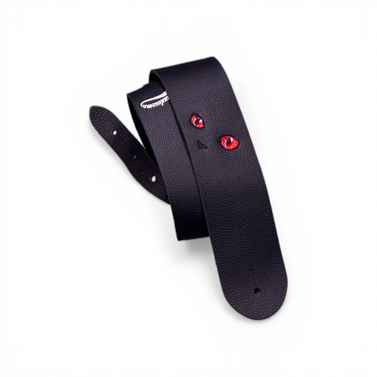 沢山の反響をいただいている刺繍レザーストラップ。 現状2万円台後半と