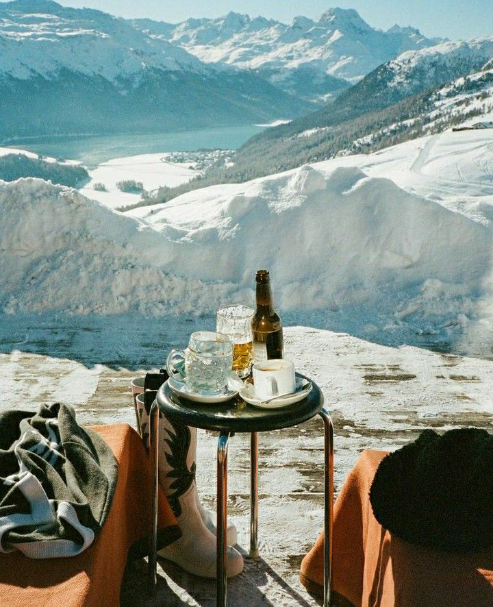 ClassicSpyChic's tweet photo. Apres Ski https://t.co/mpVNP8aLeH