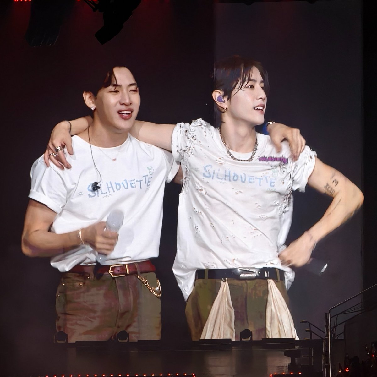 1 MAR 2019              1 MAR 2026

//วันนี้เมื่อ 7 ปีที่แล้วพี่มาร์คบินมาเซอร์ไพรส์ในมีทครั้งแรกของน้องแบมอะ ละปีนี้อยู่ๆน้องก็มาอังกอร์ด้วยเฉยเลย เอ้ออ 😭😭😭😭 #MarkBam #MTBB