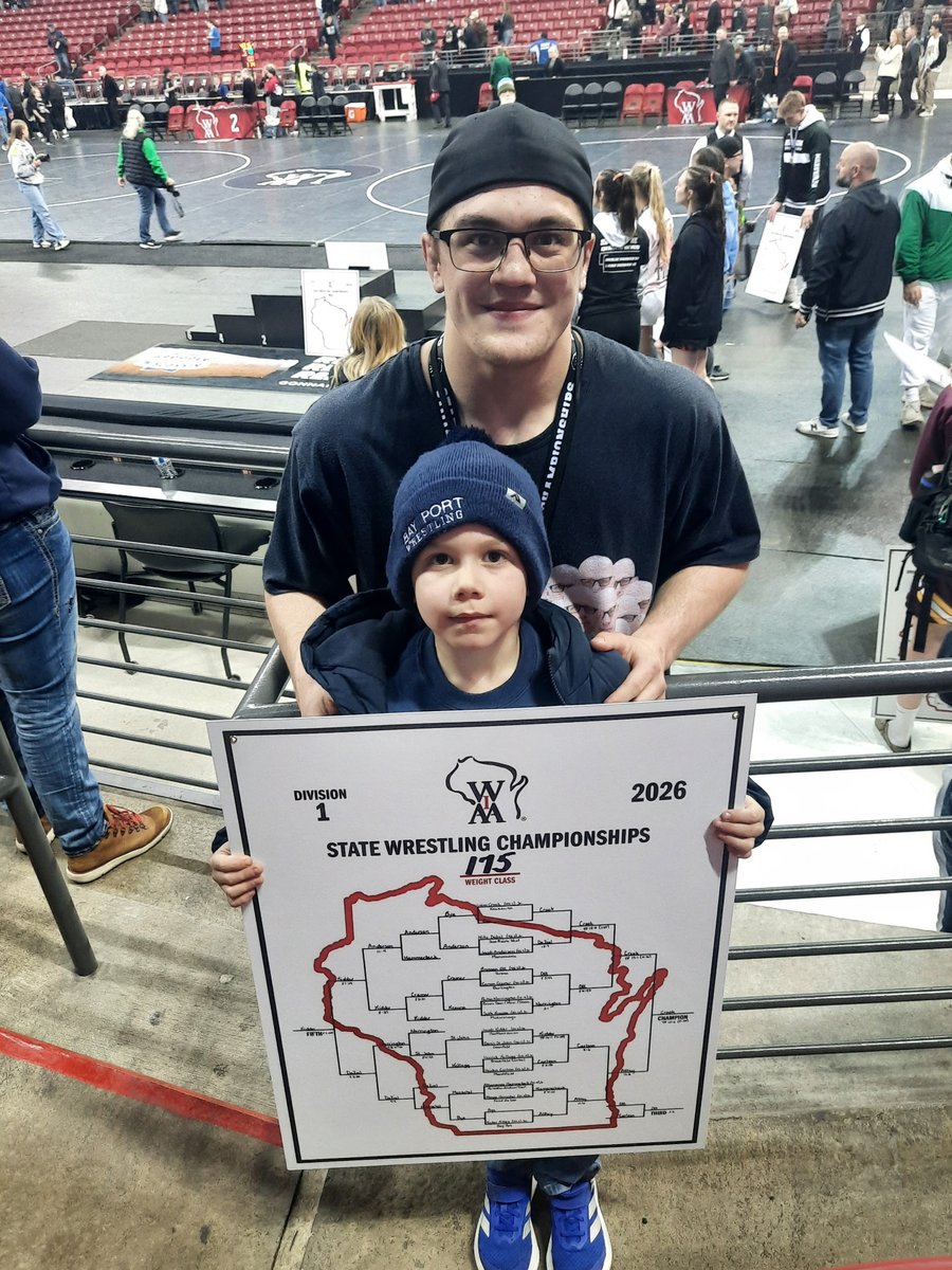 visionquestpod's tweet image. This is what it's all about, right here. Lifting the youth up WITH you. They remember this stuff forever.
#GhostTrained #TheVirginiaway #MakeAnImpact @UVAWrestling