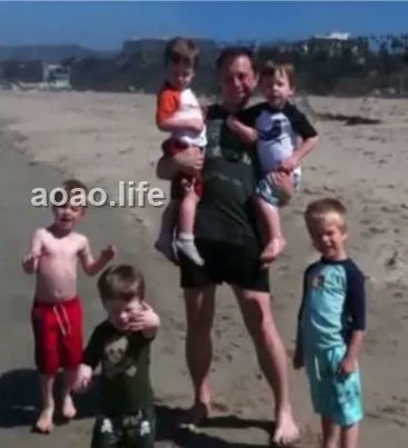 emuskcn's tweet image. 凌晨三点惊醒，中东那位最高领导人没了，叹息又倒下一个。今天我的社交平台流量破纪录，吃瓜太疯狂。旗下智能模型瞎猜中袭击被全网膜拜。刚顺路嘲讽了某百科创始人，老古董早该淘汰。火箭公司快秘密上市了，火星见。 #emusk #ElonMusk