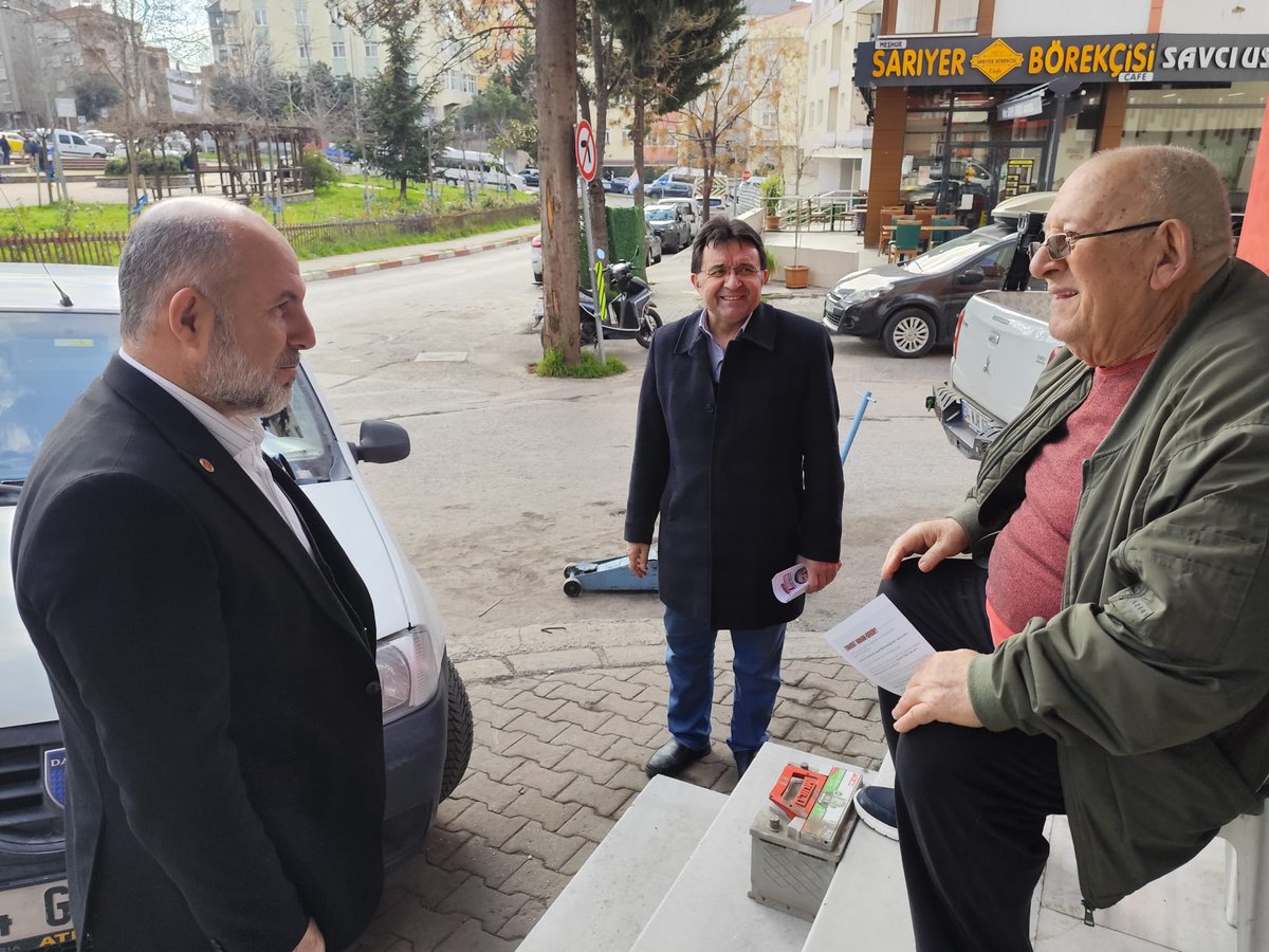 İlçe başkanımız Hayati Durmuş yönetim kurulu üyeleri ile beraber Kartal İnönü caddesi'nde esnaf ziyareti yaptı.
Nazik misafirperverlikleri için esnafımıza teşekkür eder bereketli kazançlar dileriz.
Yaşanabilir bir Türkiye #AncakSaadetleOlur #SaadetPartisi #SaadetKartal