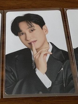 eueueunhyuk 検索より失礼いたします。 当方こちら写真のウニョクの