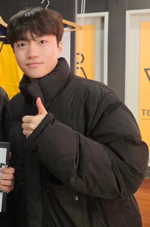 민석이 목격짤!
부산에서 조은시간보내길 😍