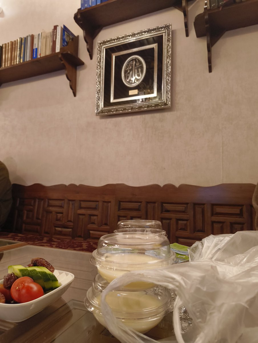 alpaslancambaz's tweet photo. Ezana 20 dakika vardı, 2 kişiydik. Mahir abi karşıladı, masaya buyur etti. Adını söylemek sevap: Gönüllerde Birlik Vakfı. https://t.co/wy7FRrxUFw
