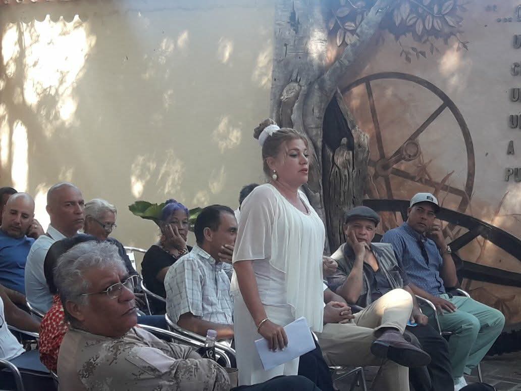 Ismael321250289's tweet photo. En la mañana de hoy participamos en un fructífero intercambio con la UNEAC ,acompañados por las principales autoridades políticas y gubernamentales.
#CubaEsCultura.
#CulturaBayamo. https://t.co/zoHqMpU2S0