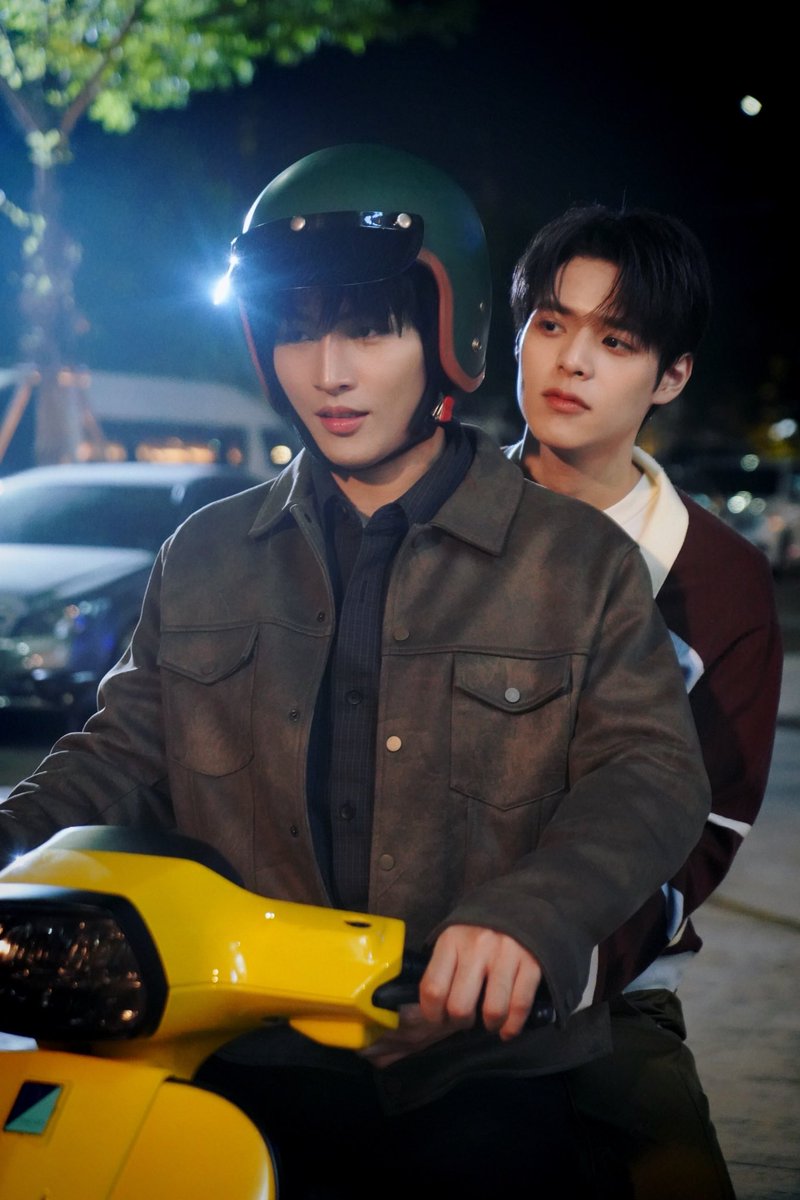 ohmthitiwat's tweet photo. มีแค่ใจกับมอไซค์คันเก่า  🛵 @poon_mit12 #MyRomanceScammerEP5 https://t.co/QNi7kSTLfF