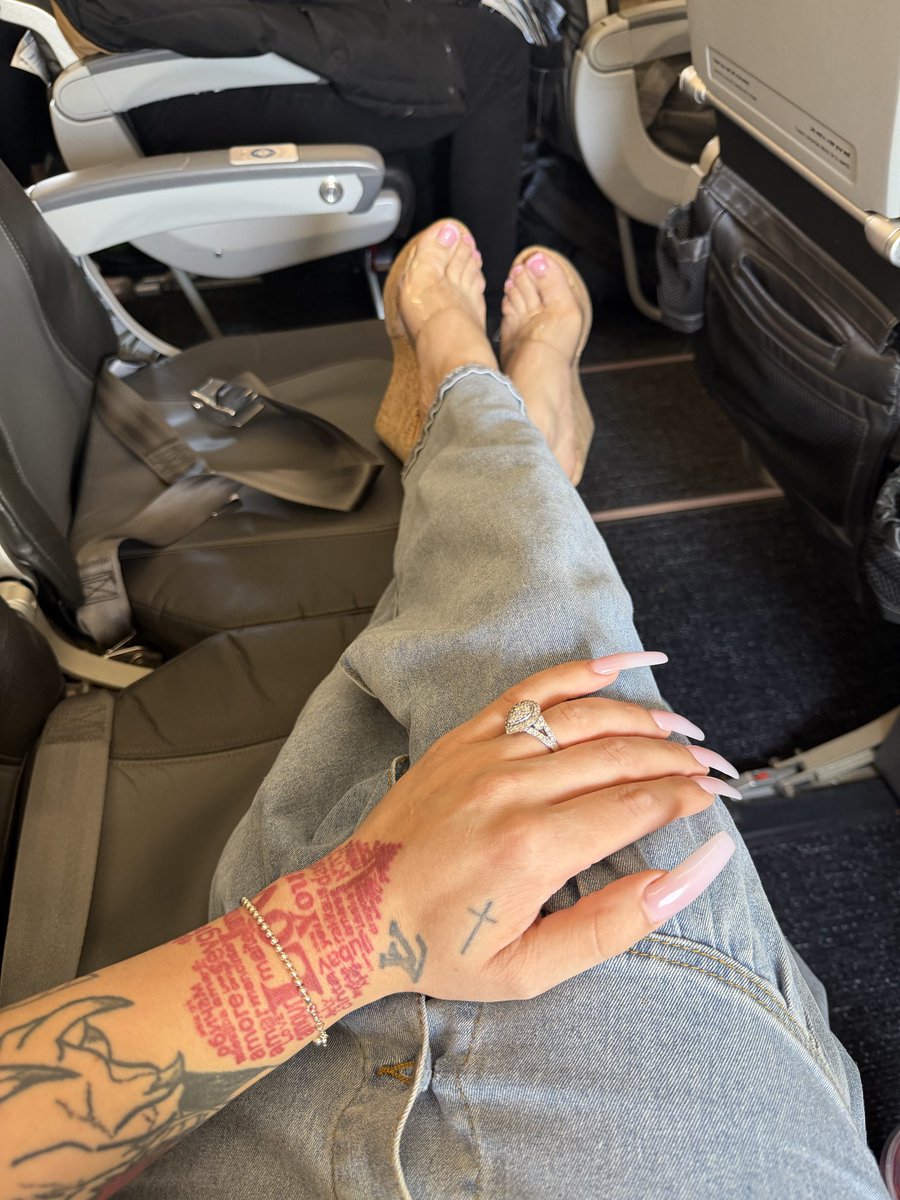 LouiPretti's tweet photo. DC you was Funnnn Back Home I go😮‍💨 and yes all 3 seats is for me 😋😅 https://t.co/uFovYapsnX
