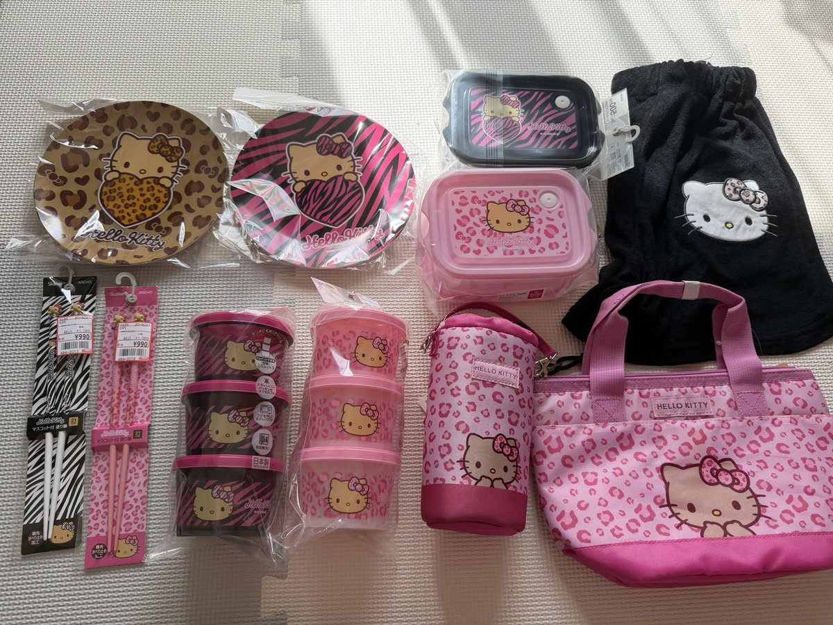 ekaren0318's tweet photo. 可愛いぃー。
キティちゃんに関してはしまむら、アベイル頻度多すぎてお金いくらあっても足りないけど、可愛いから買っちゃう🙃 https://t.co/RvlOeUMTaR