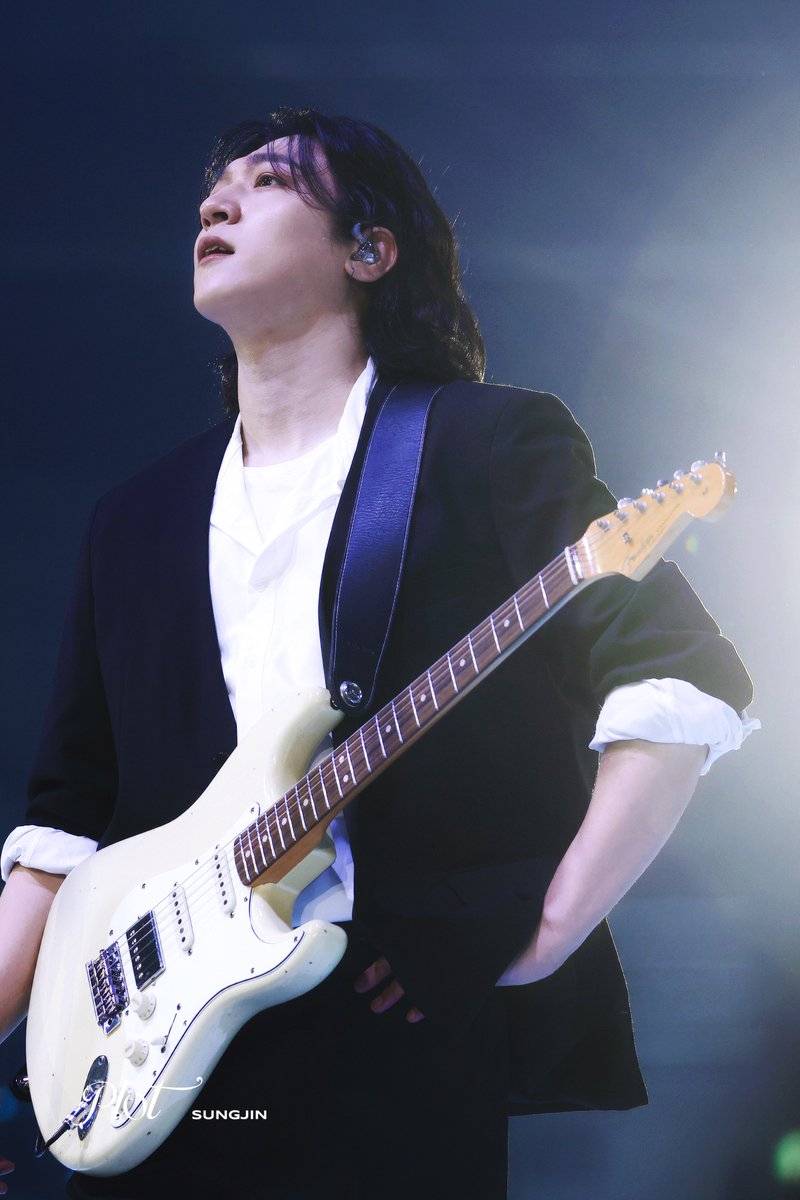 ๐๐ฅ๐จ๐ญ tweet media