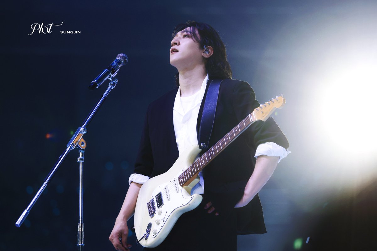 ๐๐ฅ๐จ๐ญ tweet media