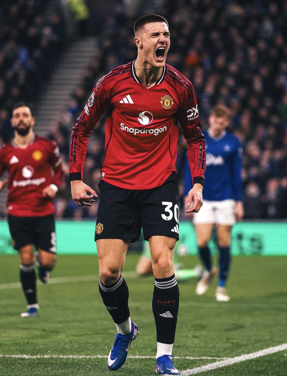 Benjamin Sesko is now delivering!!!!

What a Moment for Manchester United 
What ar Moment for Benjamin Sesko himself..

#MANCRY #EPL