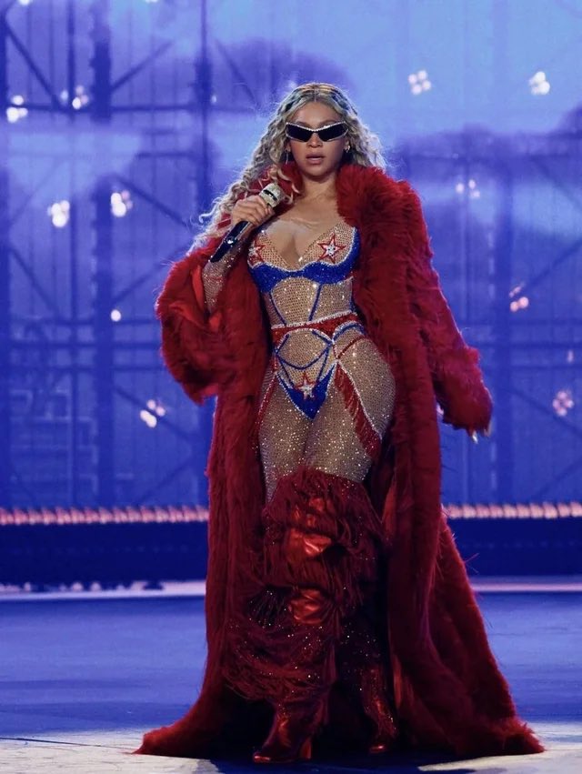 Everybody had to pick their jaws off the floor when Beyoncé stepped out in this outfit.