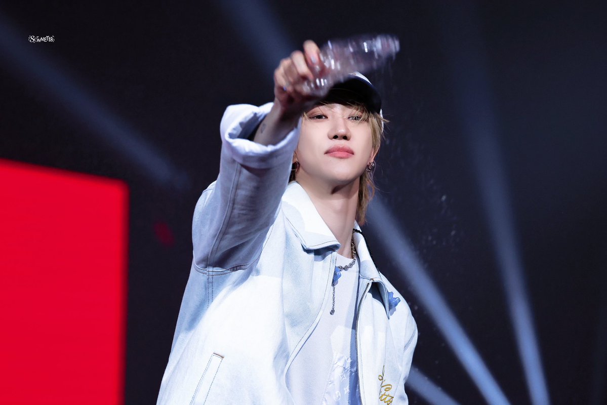 sonnet18_ tweet media