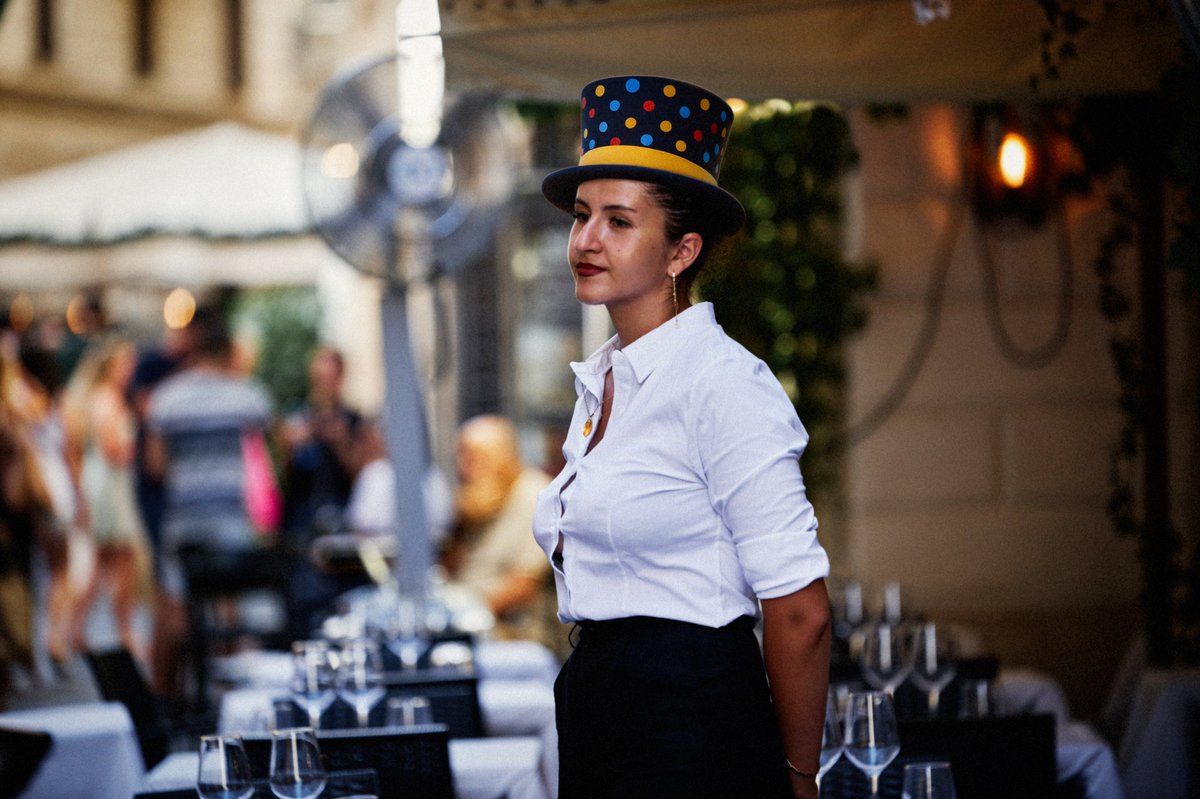 If Clown hat is not the first thing you notice in this example, don't worry, you're perfectly fine 😅

That’s the beauty of it.

<a href="/clownitx/">$CLOWN</a>  doesn’t always need to be the obvious center of attention. It just needs to make sure the attention happens. 🤡 $ICP $BTC