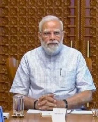 🚨MASSIVE: Iran Attack On Oil Tankers, Modi Calls An Emergency Meeting To Deal With The Energy Crisis 

The Israel–Iran conflict has sharply escalated, with Tehran expanding attacks into the Strait of Hormuz, a maritime corridor that carries nearly 20–30% of the world’s oil