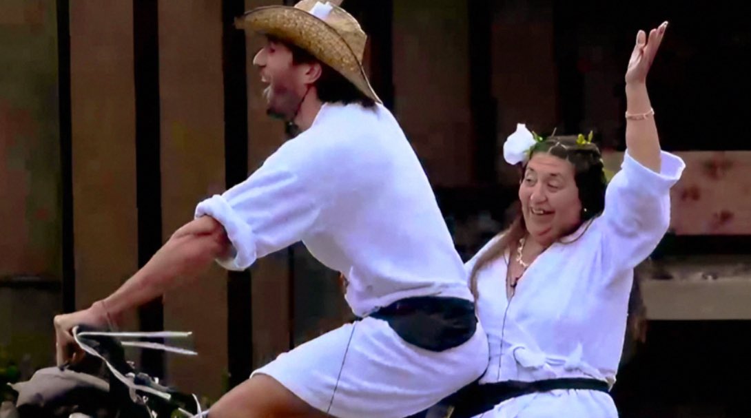 GHArgUpdates's tweet photo. “Los Chilenos odian a los Argentinos”:

Pincoya casándose con Fede (Argentino) a la semana que entró: 

#GranHermano https://t.co/e0SS0lnWHr