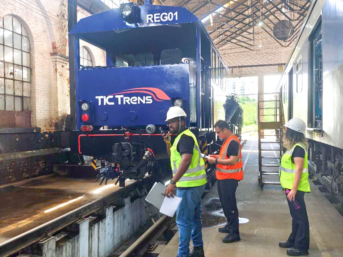 XICC2024's tweet image. During Spring Festival, 10 JINYING Heavy Industries technicians worked overseas. The company supports global rail projects like Jakarta-Bandung, aiding the Belt and Road Initiative.#Chinatech #madeinchina #Xiangyang