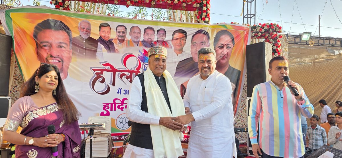 संगम विहार में विधायक श्री चंदन चौधरी जी द्वारा आयोजित किया गया भव्य एवं रंगारंग होली मिलन समारोह जिसमें संगीत और सांस्कृतिक कार्यक्रम का लोगों ने जमकर लिया आनंद। हजारों की संख्या में संगम विहार के निवासियों ने कार्यक्रम में उपस्थित होकर एक—दूसरे को दीं होली की शुभकामनाएं। मैंने