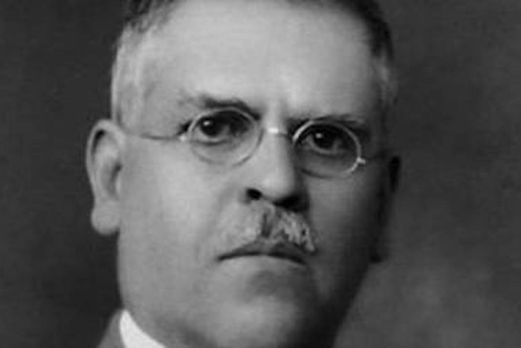 1-III-1954.
Muere Mariano Azuela.
"Los de Abajo" pasaron con más pena que gloria lo mismo que otra media docena de novelas, y Azuela, empezaba a dudar de su calidad como escritor, empezaba a desesperar por los sucesivos fracasos editoriales, por el desdeñoso silencio con el que