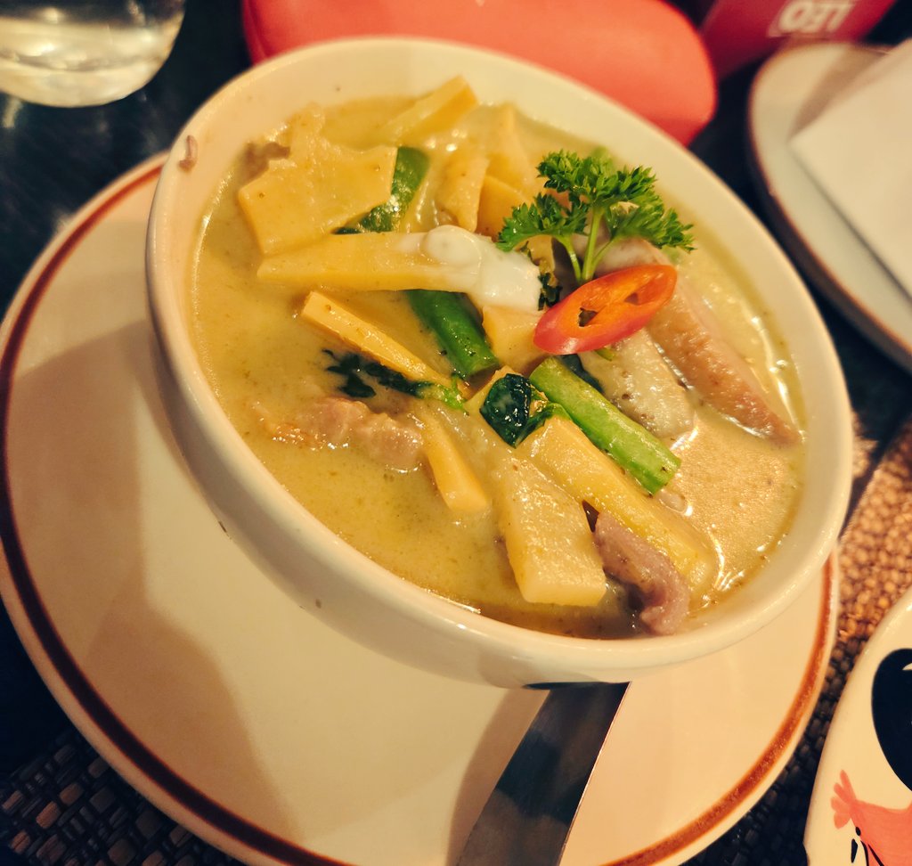 ᔕᕼᗩᑕK tweet media