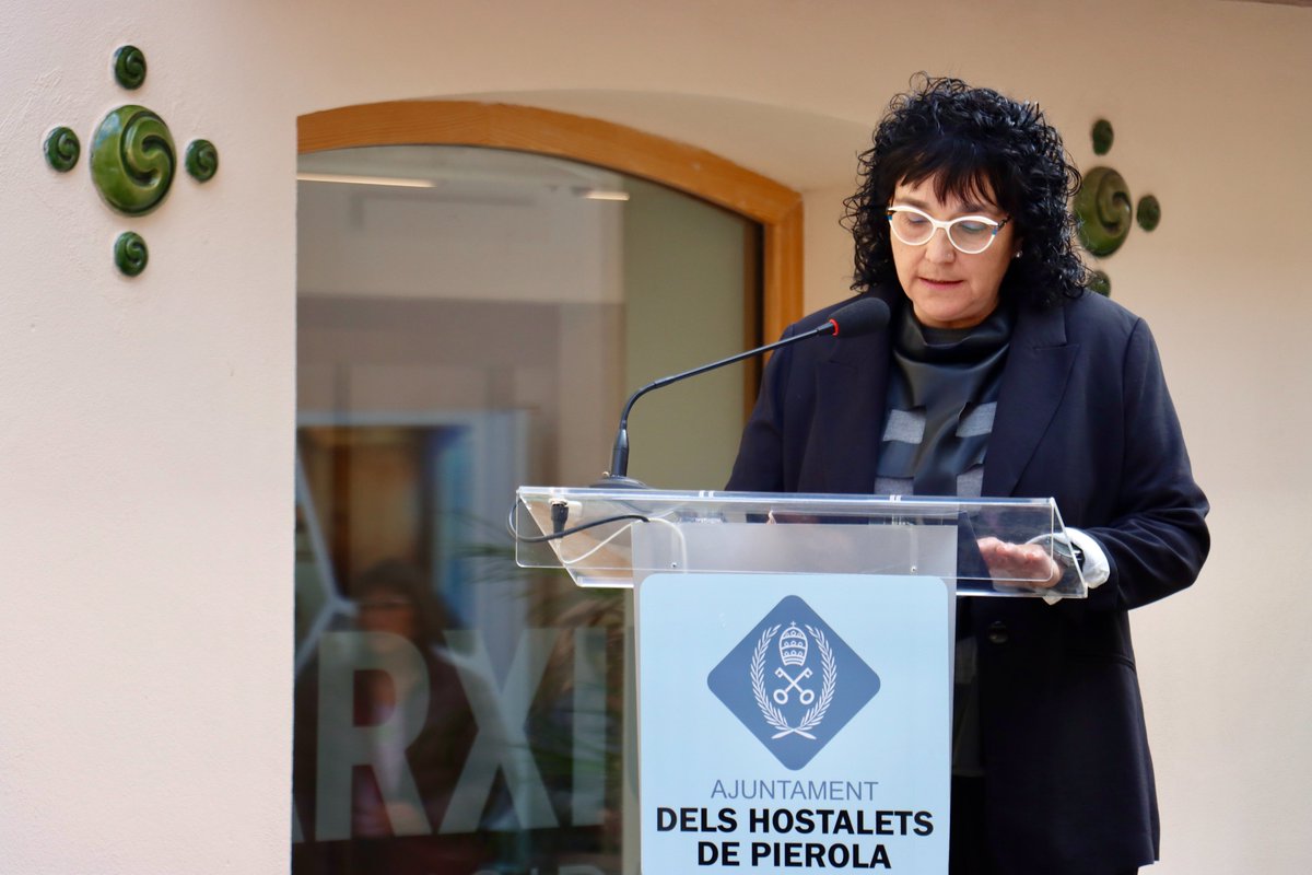 HoPierola's tweet photo. 🟦📸 ARXIU MUNICIPAL | Imatges de l'acte d'inauguració de l'arxiu municipal Francesc Valls-Junyent, celebrat aquest diumenge al migdia al carrer Església, davant el nou equipament municipal, amb l'assistència d'un gran nombre de veïns i veïnes.

#hopierola @GemmaFabres https://t.co/8tntMl6kfP