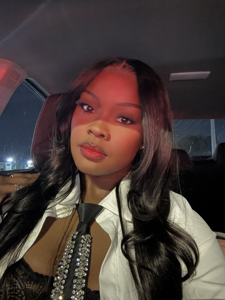 nydia la’rae ✰ tweet media