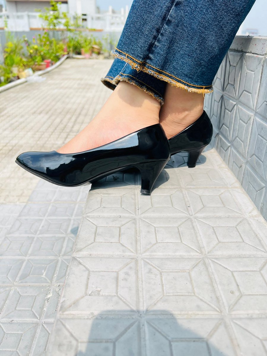 প্রিয় মানুষটি যদি আপনার মন না বোঝে,আপনাকে মুল্যায়ন করতে না পারে এবং বারবারই আপনি সেই প্রুভ পেতে থাকেন তবে মন শক্ত করে এখনি সেখান থেকে মুভ করেন,ভাববেন এটাও একটা ব্লেসিং,সে আপনার জন্য রাইট পারসোন না।

নিজের মানুষিক শান্তির গুরুত্ব দিন।
মনে রাখবেন এক কষ্টই ভালো চৌদ্দ কষ্টের চেয়ে।