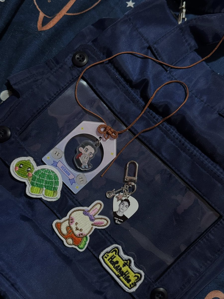 98vernz's tweet photo. my #LoveNoteFromDKVernonDino budol reveal ❤️ 

thank you so much @hellospace_ph for the bag and @xingxingph for the anik-aniks !! 
૮꒰„•֊•„꒱ა♡ they r definitely coming w me to SG for this week's #SEVENTEEN_NEW_IN_SINGAPORE ~ 🩵 https://t.co/bn1Jd5FNJj