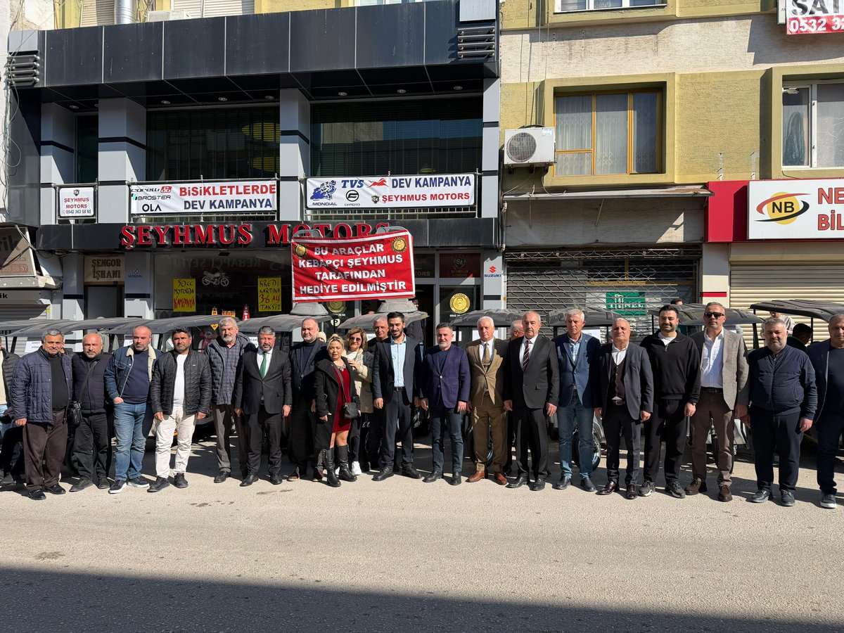 İş insanı Bülent Oğuz, merhum babası Şeyhmus Oğuz’un hayrına engelli kardeşlerimize elektrikli araçlar hediye ederek anlamlı bir gönül köprüsü kurdu.
Bir babanın hatırasını iyilikle yaşatmak, ihtiyaç sahiplerine umut olmak… Bu duyarlı ve örnek davranışı dolayısıyla kendisine