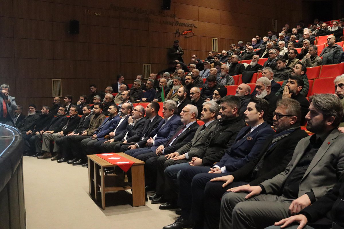 AGDSamsunSubesi's tweet photo. Bugün içinde bulunduğumuz hali artık genç,yaşlı,tanıyan,tanımayan herkesin bir o bildi dediği Erbakan Hocamızı anma ve anlama programımızı gerçekleştirdik.Erbakan hocamıza hasret gönüllerin buluştuğu programımızda vefa ve samimiyetle bir araya gelindi. https://t.co/88VNHRpdzb