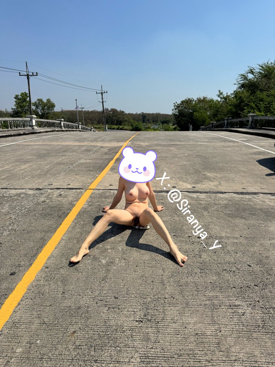 Siranya_Y's tweet photo. อยากรู้ว่าตื่นเต้นและลุ้นแค่ไหน ก็ลอ��เอาควยมายัดปาก กระแทกหียิวกลางถนนดูสิ ริมถนนเกาะรั้วให้พี่เอาควยกระแทกหีจากด้านหลังก็คงเสียวหีไม่น้อย 🤤 https://t.co/WUKBxMY3fy