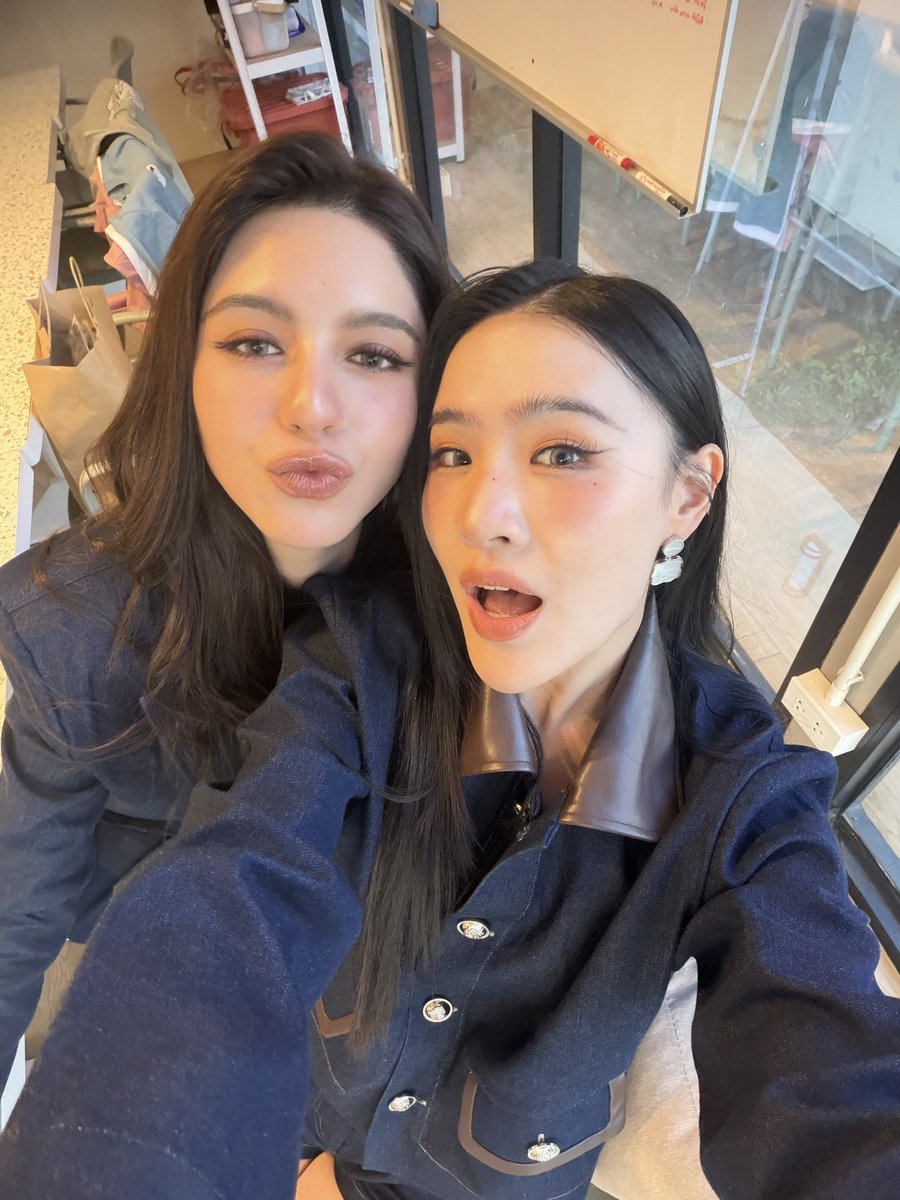 _pundao's tweet photo. ดีใจที่วันนี้ได้เจอกันนะคะ 🫡🤎
อยากเจออีกแล้ววว ขอบคุณที่มาหาพวกเรากันน้า พวกเราดีใจมาก ๆ และอยากเจอทุกอีกนะคะ 

SHELLY PUNDAO THE BRILLIANT
#StarryNightwithShellyPundao https://t.co/17Q6auNNj1