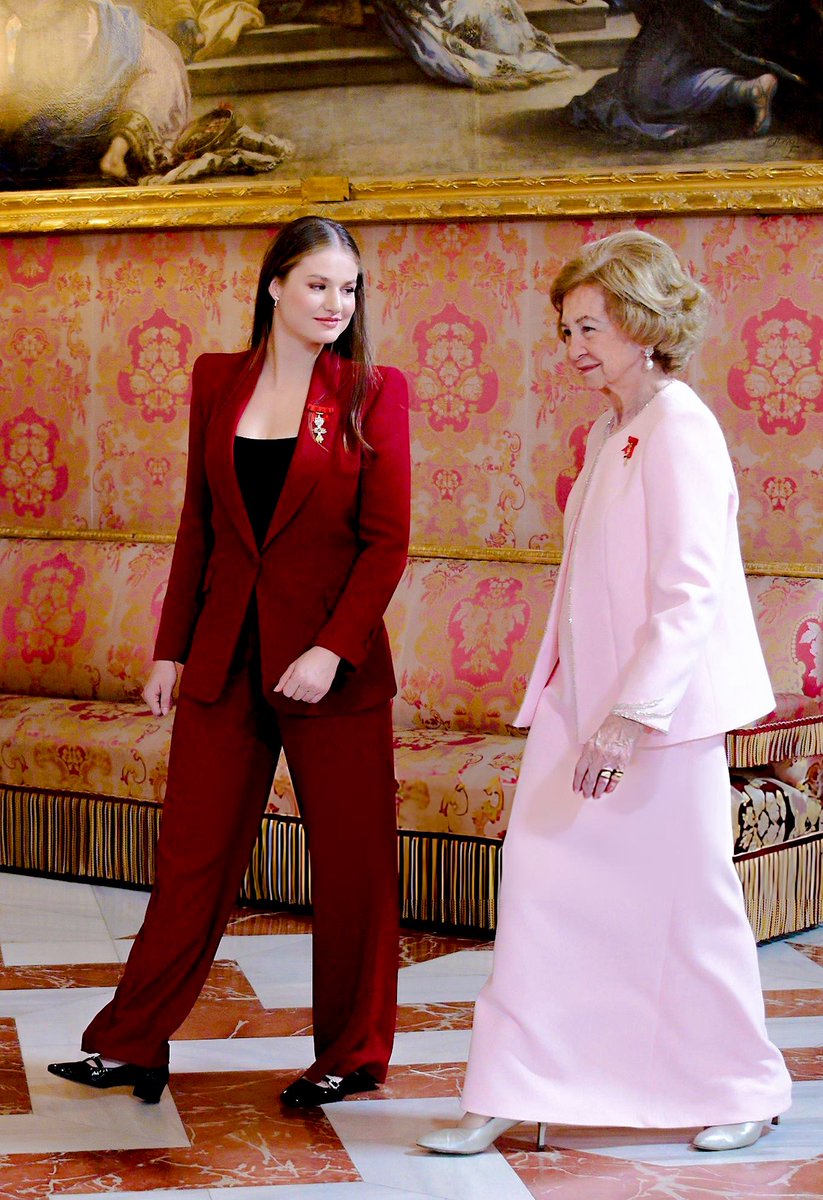 royalchildren_'s tweet photo. Princess Leonor, The Princess of Asturias, and Queen Sofía of Spain attend the imposition of the Golden Fleece (Tosion de Oro), at the Royal Palace in Madrid, Spain 🎖️ -November 21st 2025.
.
📷 : Carlos Álvarez/@GettyImages
.
#PrincessLeonor #PrincessofAsturias #QueenSofia https://t.co/LD8fULuwC5