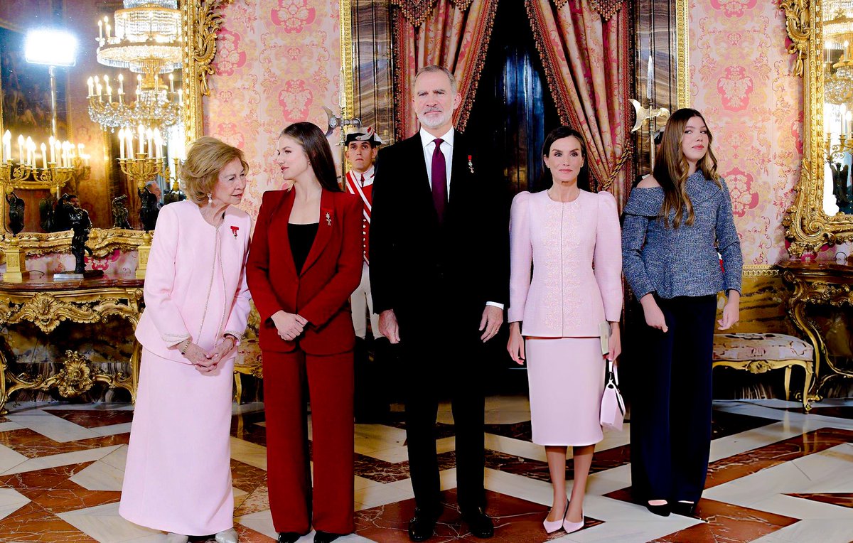 royalchildren_'s tweet photo. #KingFelipe VI, #QueenLetizia #PrincessLeonor The #PrincessofAsturias #InfantaSofia and #QueenSofia of Spain attend the imposition of the Golden Fleece (Tosion de Oro), at the Royal Palace in Madrid, Spain 🎖️ -November 21st 2025.
.
📷 : Carlos Álvarez/@GettyImages https://t.co/tJIjacf8CK