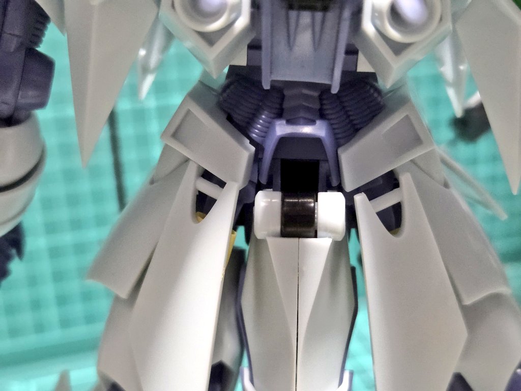 ジャンク品で1/144サイバスターを入手。 パーツが一部欠品(角の一部と