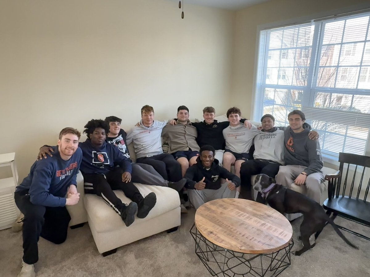 Coach_MikeGreen's tweet image. @GburgFB serves as the moving crew. Many hands make light work!
#BeGreat #GoBullets