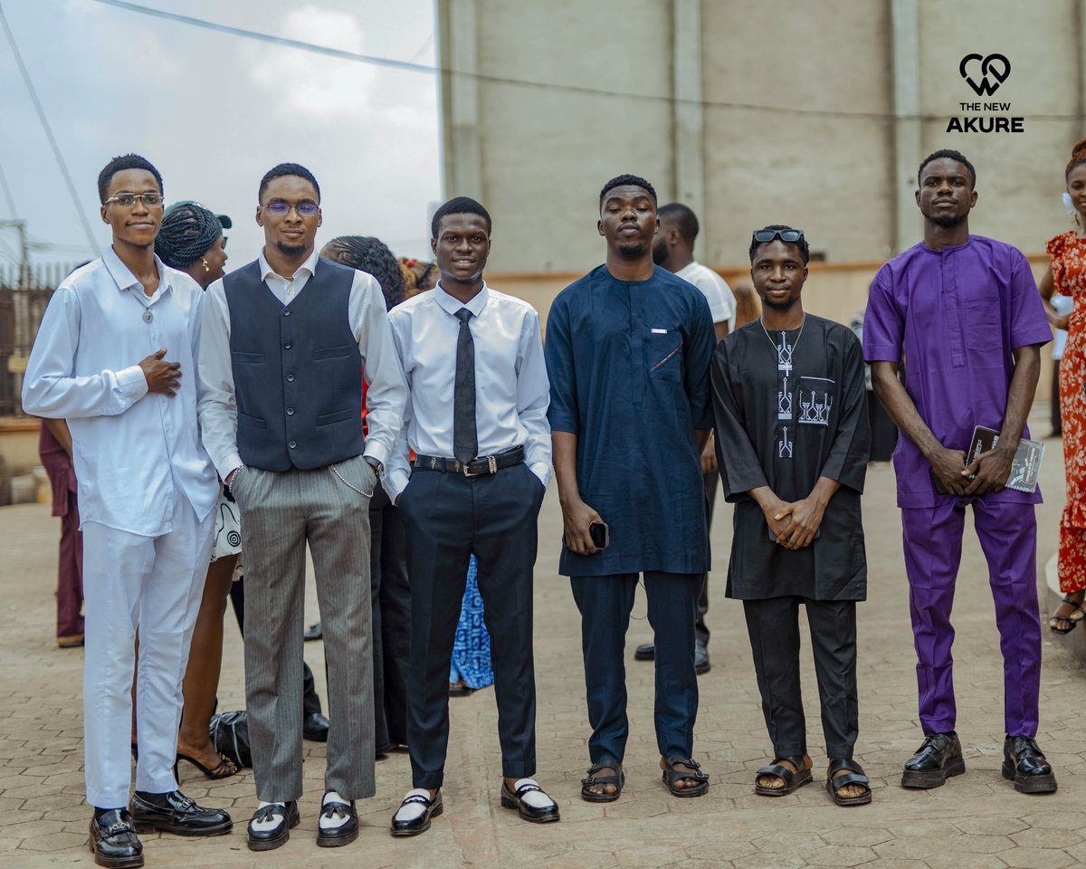 We came, we worshipped, we trusted and we leave strengthened. What a service 🙌
#WeAreTheNew #ILoveThisChurch #SundayService