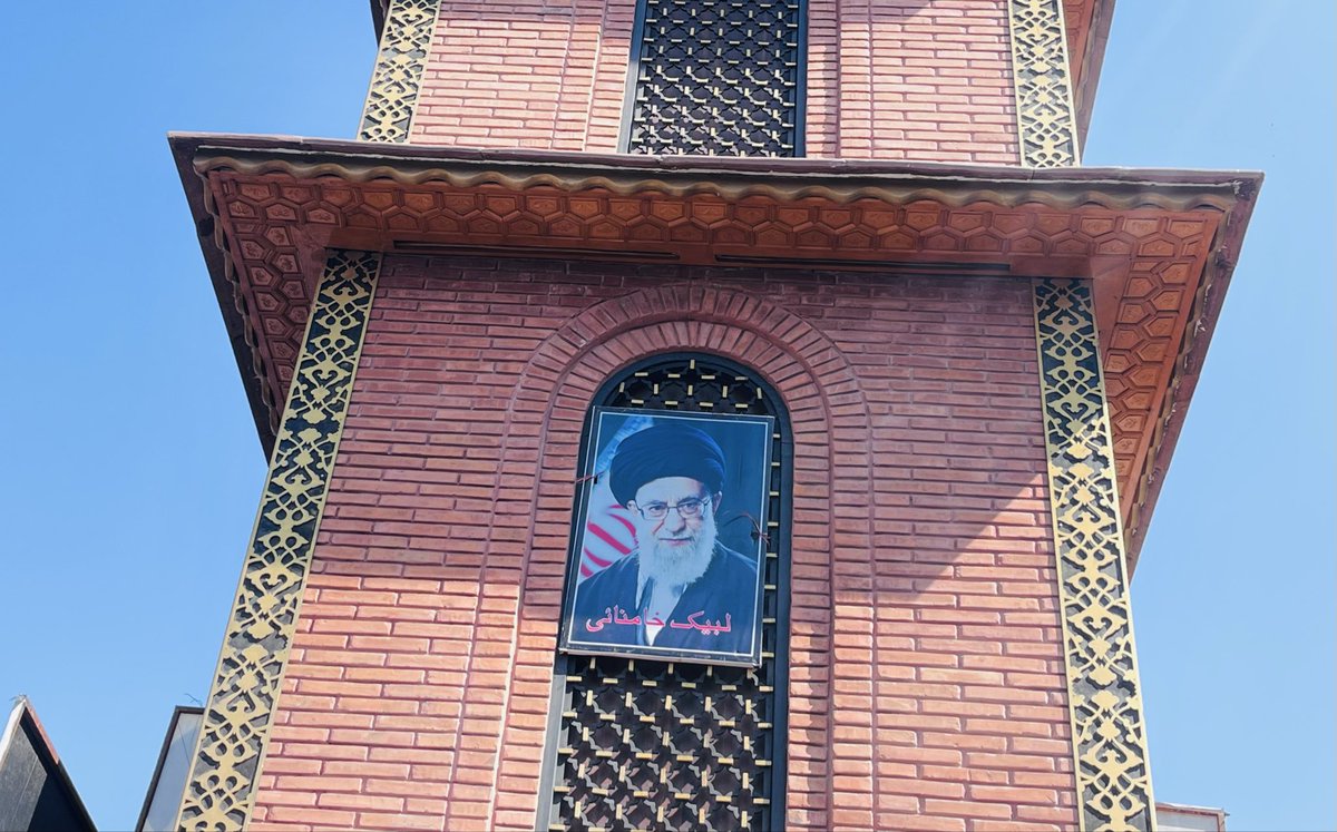 MirKaiser1122's tweet photo. Shia community people protested and raised slogans against America and Israel in protest against Iran's supreme leader Ali Khamenei at Lal Chowk #srinagar 
#Iran #Israel #خامنئي 
Photo by @MirKaiser1122 https://t.co/kv4TQhrjYY