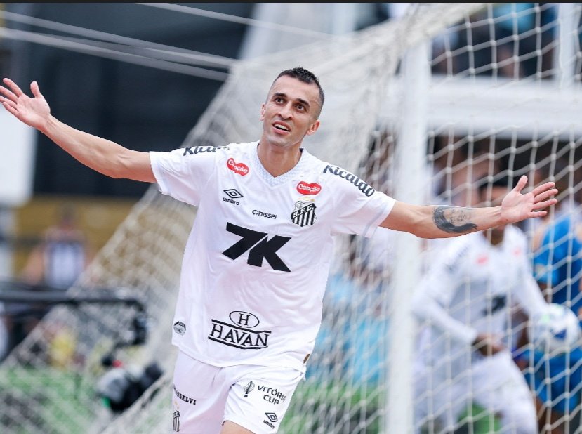 "me recuso a jogar a Copa do Mundo nos Estados Unidos se não pararem com essa guerra contra o Irã” 

- João Schmidt